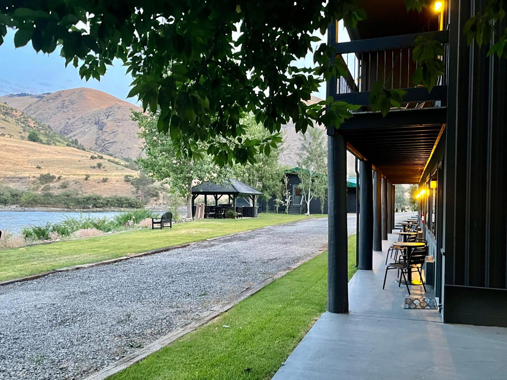 Lucile Steelhead Lodge מראה חיצוני תמונה