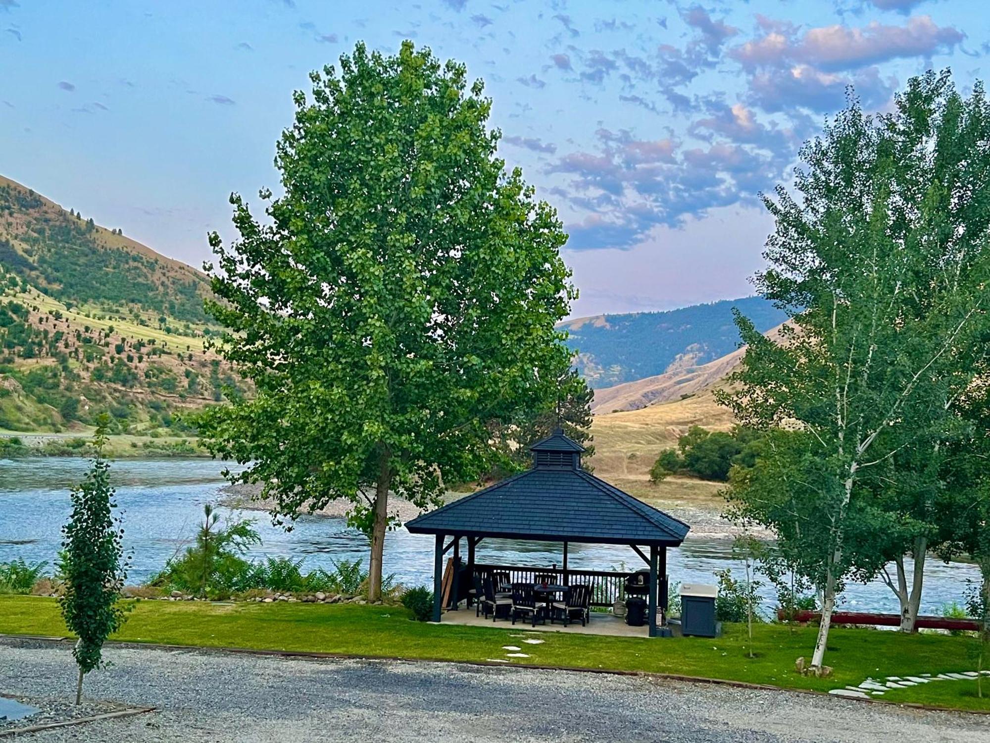 Lucile Steelhead Lodge מראה חיצוני תמונה
